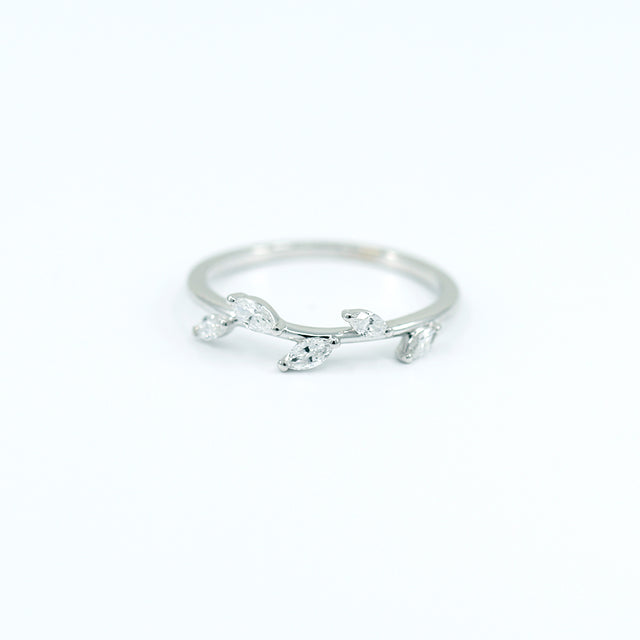 Leaf-diamond-ring